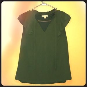 ♦️FINAL PRICE♦️ Green cap sleeve w/tie neck blouse